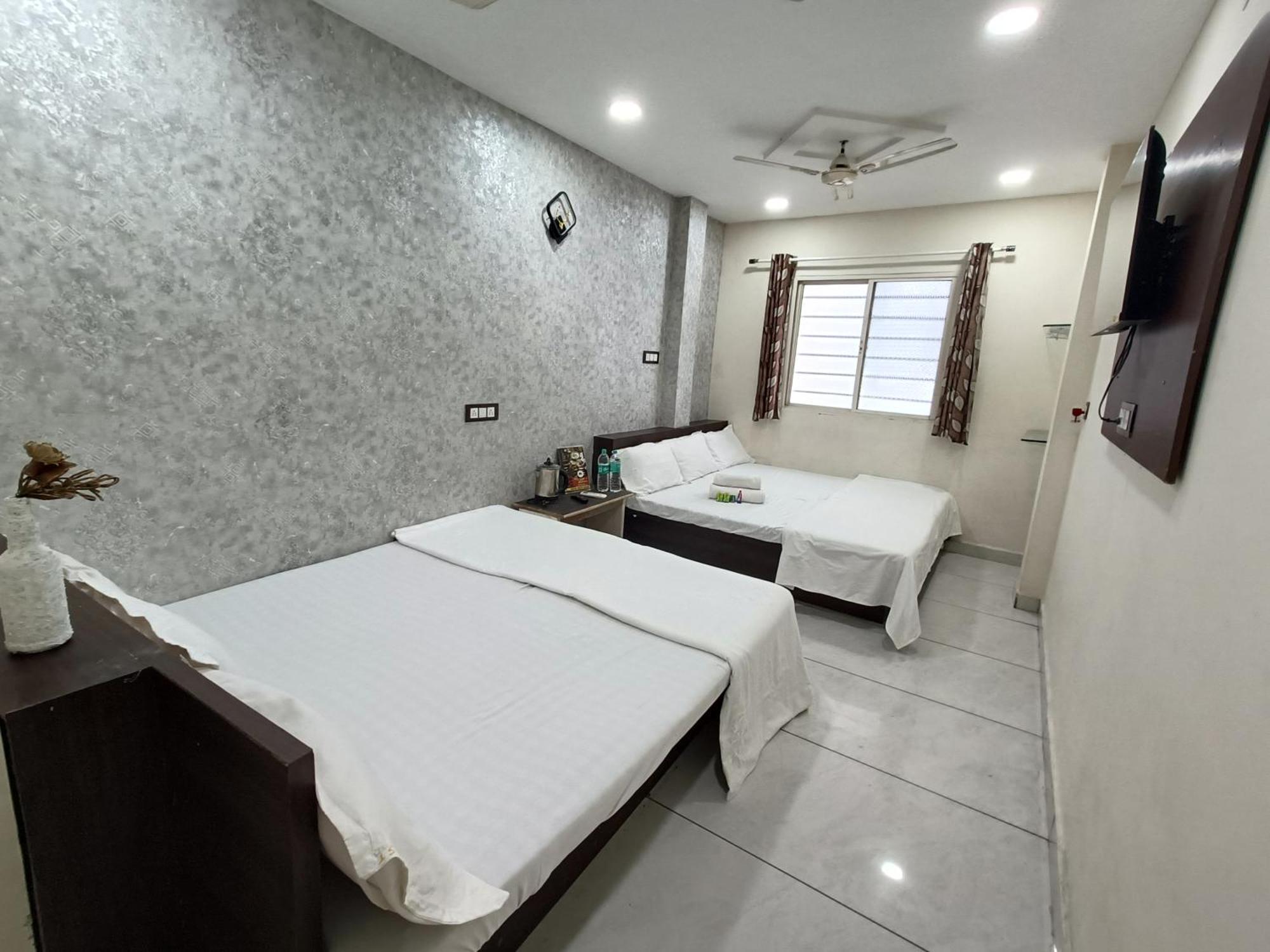 Ginger Hotels Ujjain Tower Kshipra Inn-Family Stay Airconditioned Hotel Exterior photo